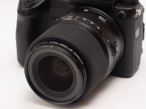 交換レンズレビュー：FUJIFILM GF45mmF2.8 R WR - デジカメ Watch