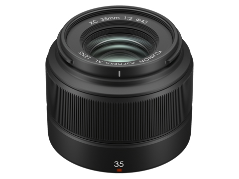 富士フイルム、2万円台のXマウント単焦点レンズ「XC35mmF2