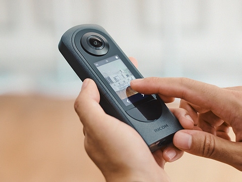 タッチスクリーン搭載の最上位モデル「RICOH THETA X」今春発売