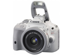 キヤノン、APS-C最小一眼レフ「EOS Kiss X7」にホワイトを追加