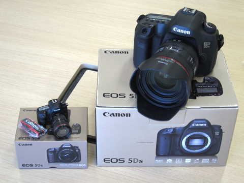 プレゼント】「キヤノンEOS 5Ds」のミニチュアUSBメモリー - デジカメ