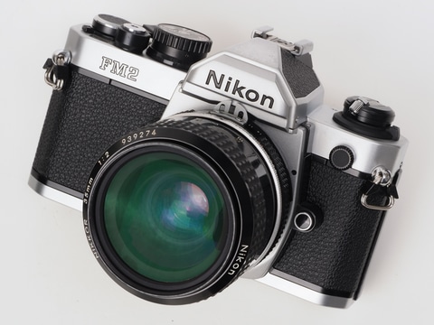 赤城耕一の「アカギカメラ」 第79回：40年来の相棒「ニコンFE2」とその