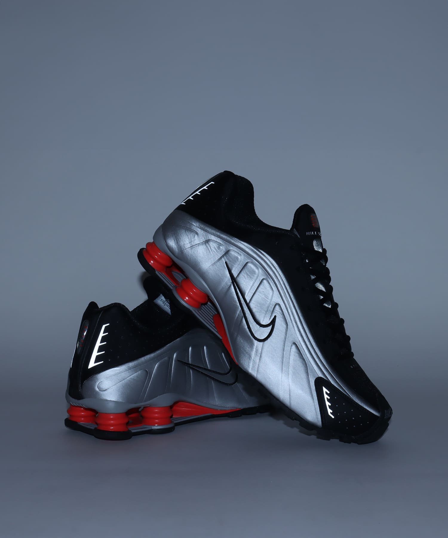 NIKE SHOX R4 METALLIC SILVER/METALLIC SILVER-BLACK（ナイキ
