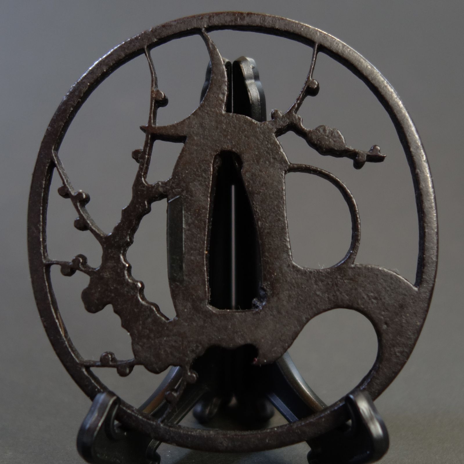 鉄地大鍔 鐔 (甲冑師 梅透かし) 阿弥陀鑢 室町〜江戸時代 箱付き 鉄地