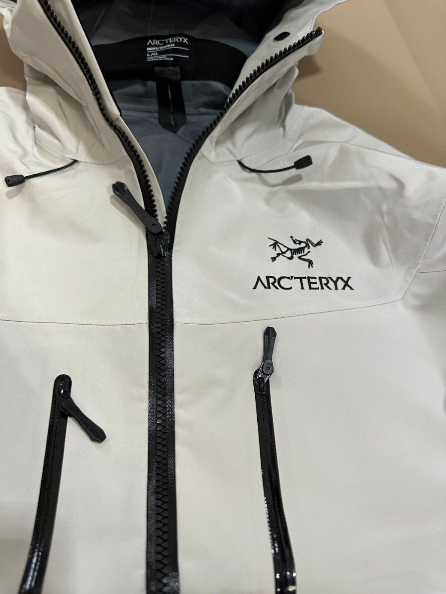 アークテリクス マウンテンパーカー ARC'TERYX Alpha SV ホワイト/L