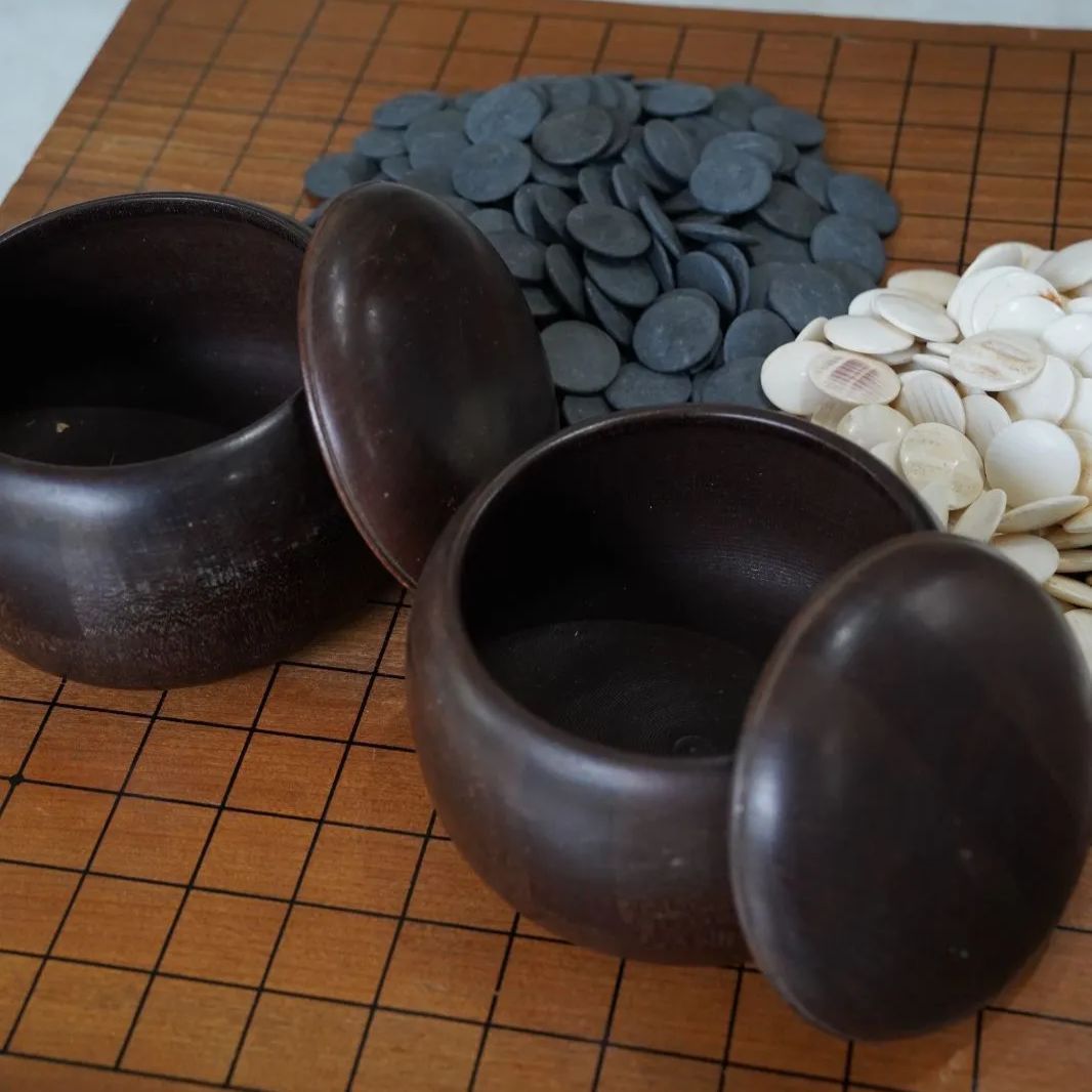 美色・碁石361枚セット】白180枚・黒181枚 木製碁笥付き 蛤碁石／那智