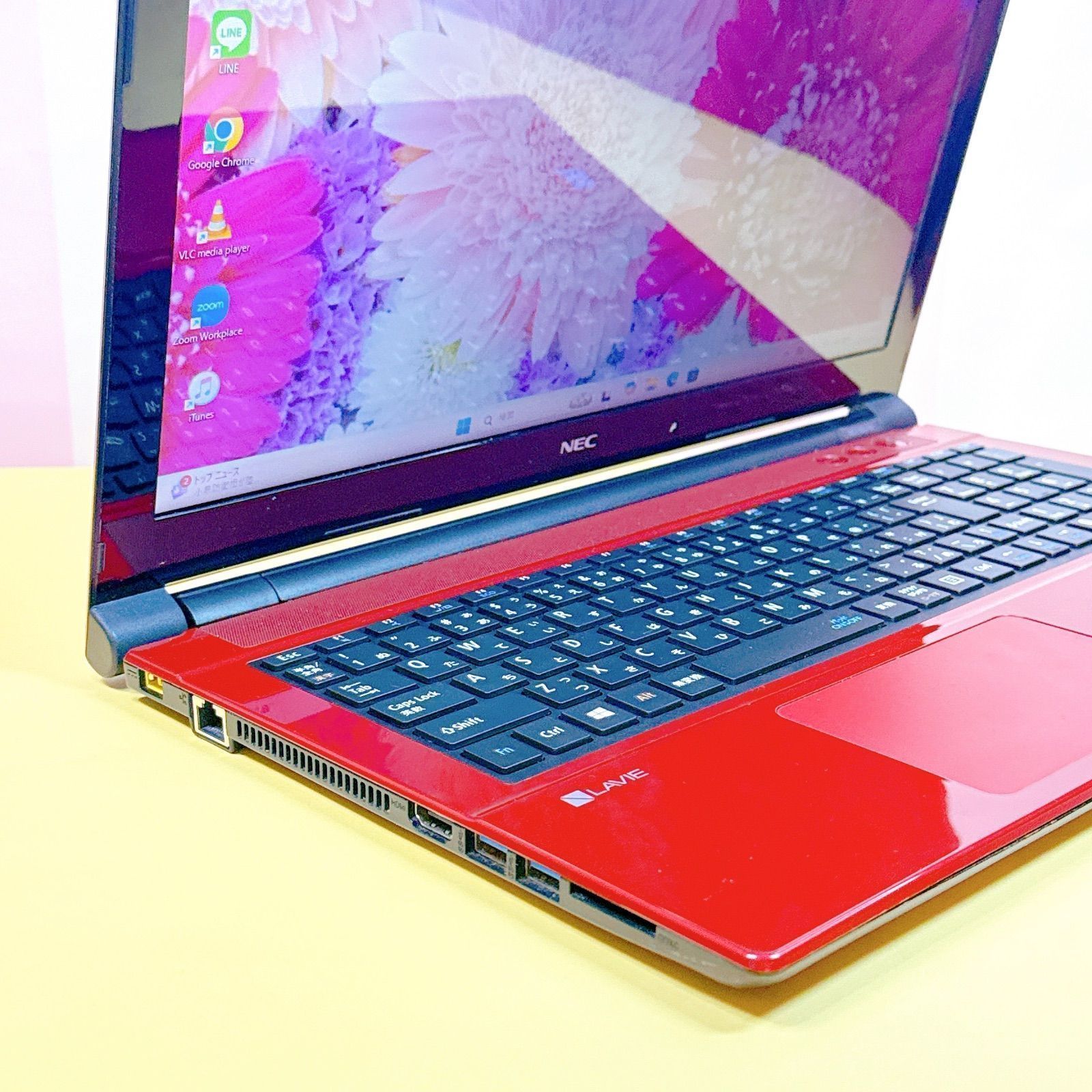 爆速SSD✨Windows11✨赤いノートパソコン 薄型dynabook カメラ カメラ