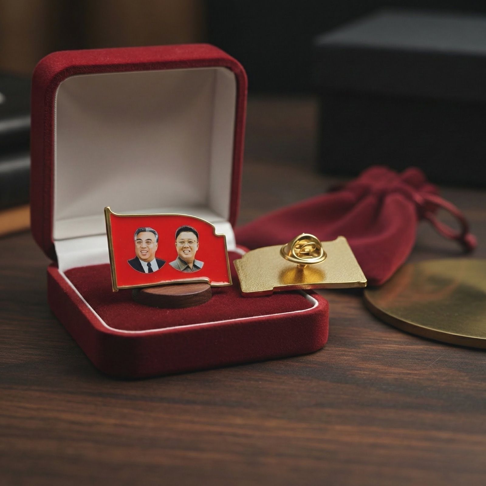 北朝鮮 金日成 金正日 朝鮮 記念 肖像 バッジ ピン バッチ - メルカリ