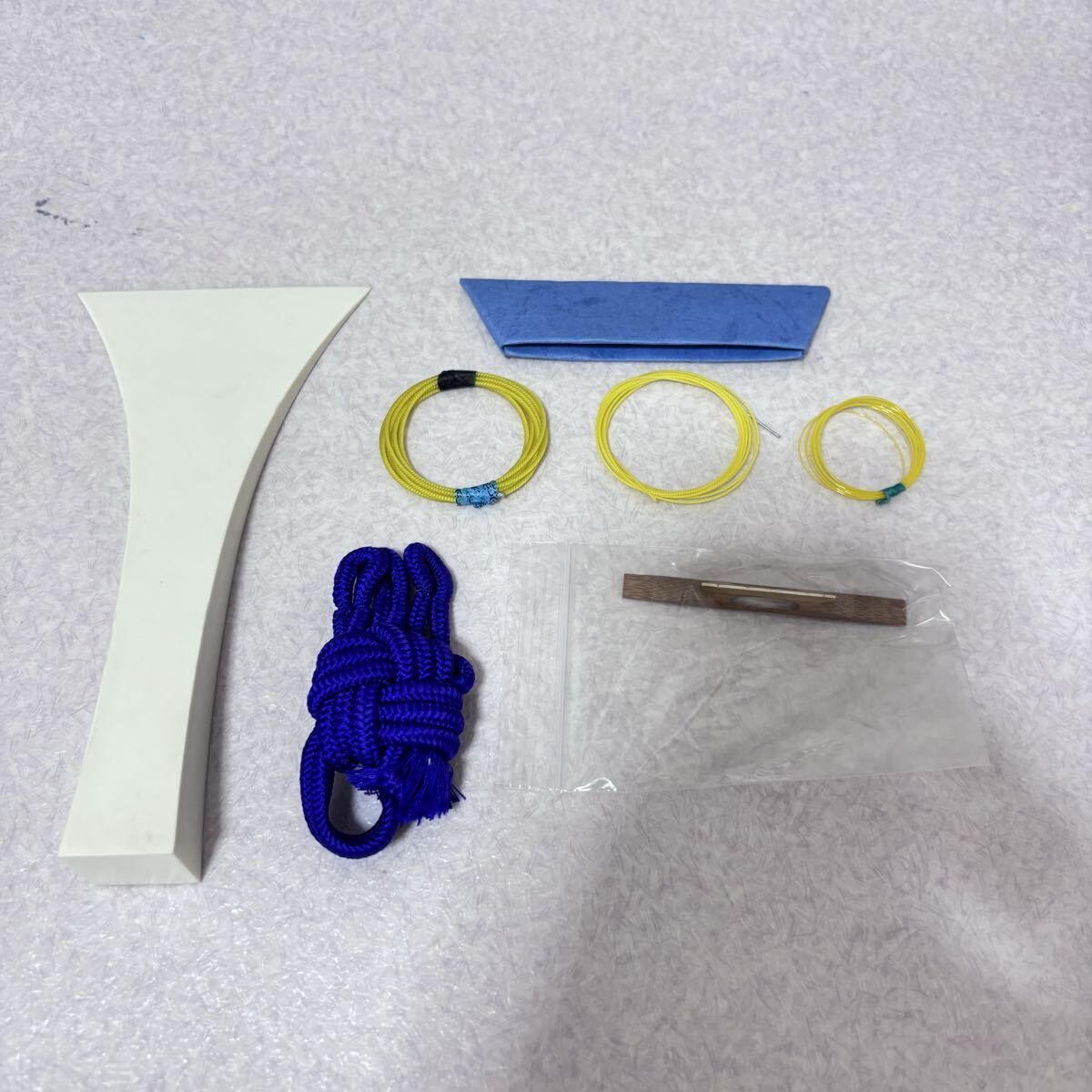 □【綺麗】津軽三味線 花梨 丸打胴 人工皮 棹幅:約3.1cm - メルカリ