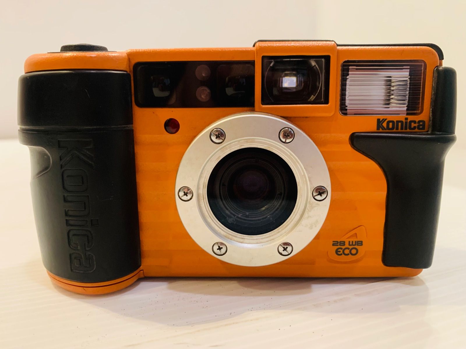 ジャンク】フィルムカメラ Konica 現場監督 LENS 28 WB ECO - メルカリ