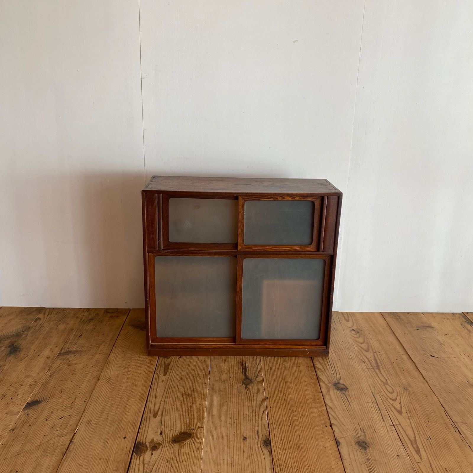 欅 あじろ茶棚 茶箪笥 和風収納棚 ガラス扉付き アンティーク風昭和