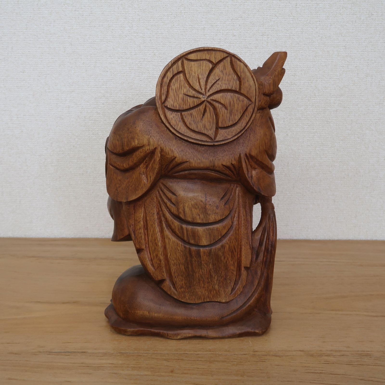 布袋さんの木彫り 立像 木製 スワール無垢材 30cm 七福神 布袋尊