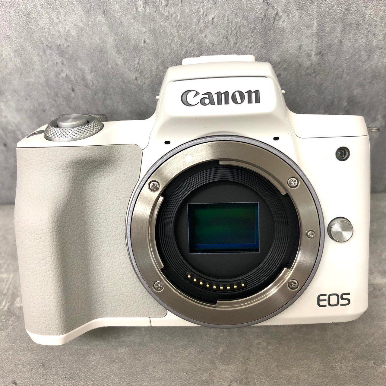 ☆良品完全動作 キヤノン EOS kiss M ホワイト ＃230 CANON EOS Kiss M