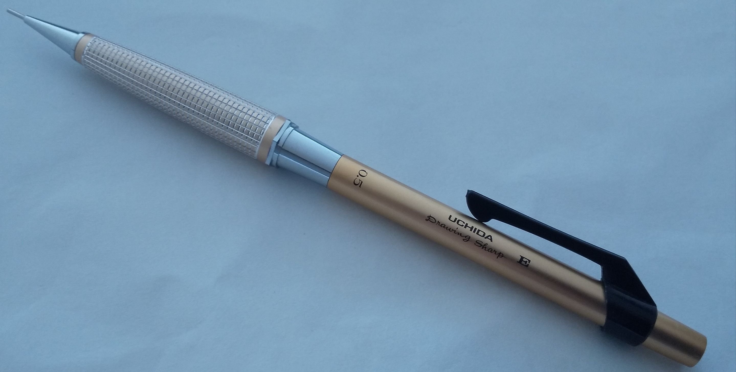 内田洋行のドローイングシャープE型｜LION147