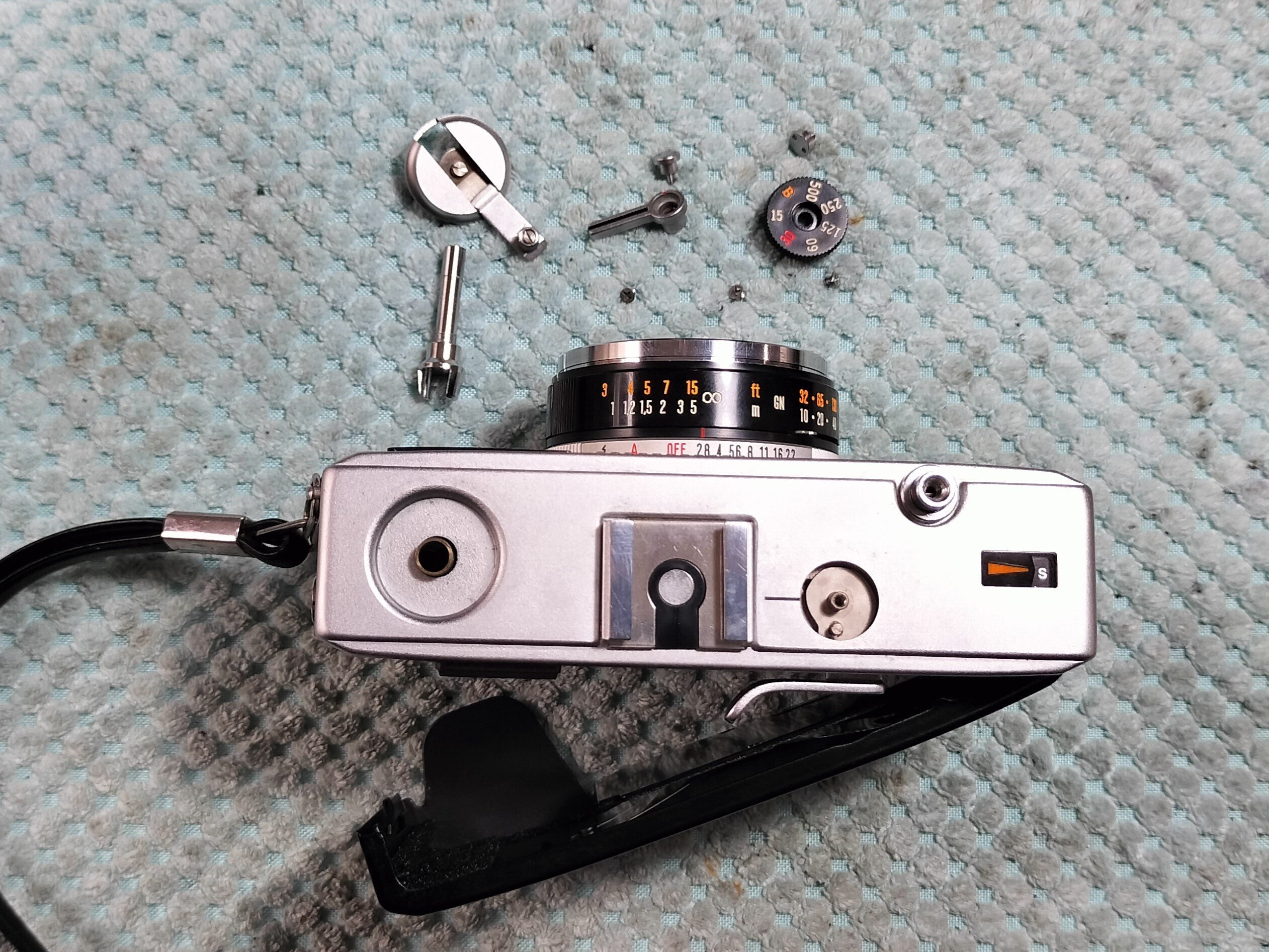 Olympus 35RCの分解｜フィルムカメラ修理のアクアカメラ