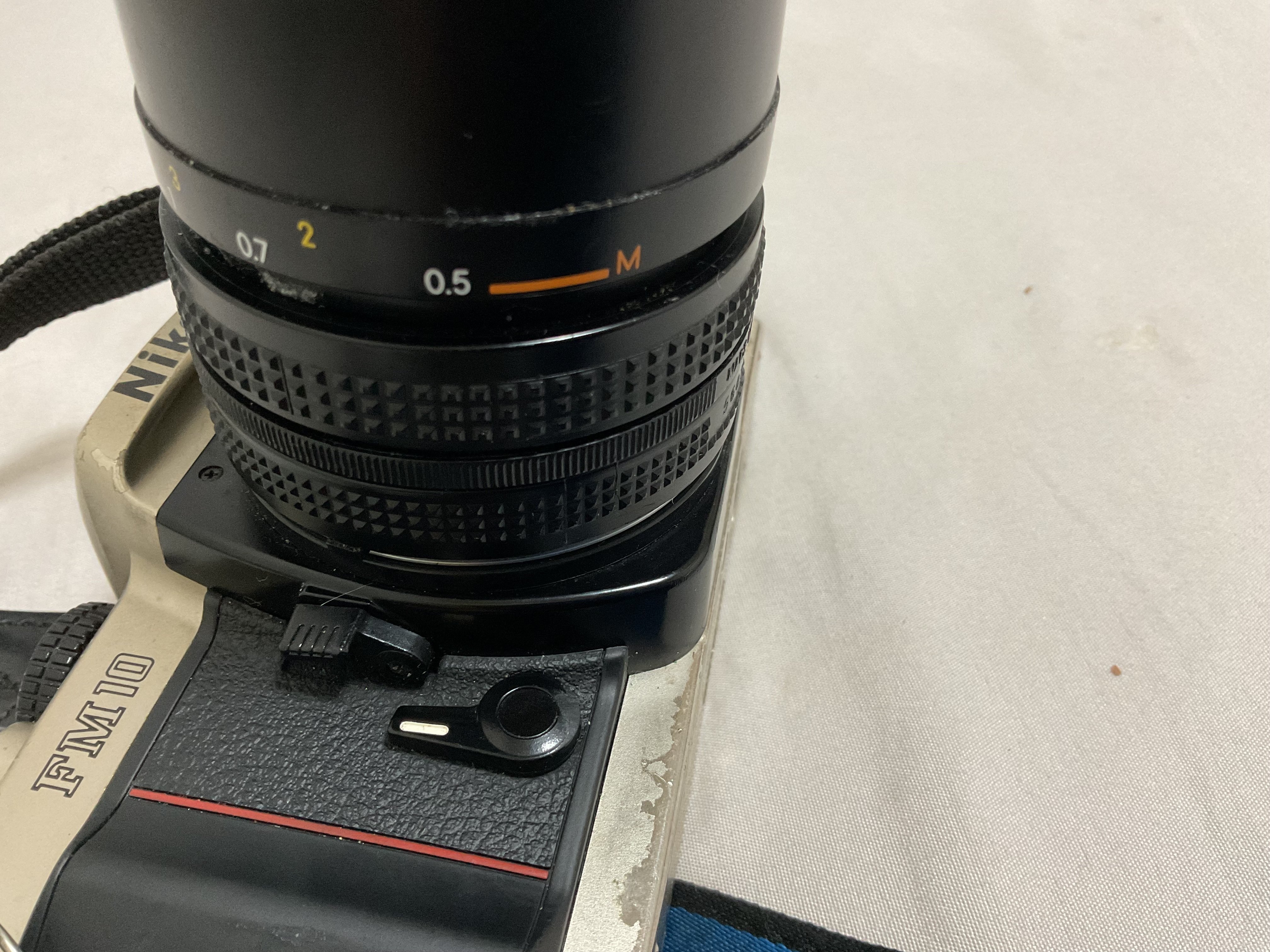 彼女の娘だった娘とおソロのフィルム一眼レフカメラ Nikon FM10レンズ