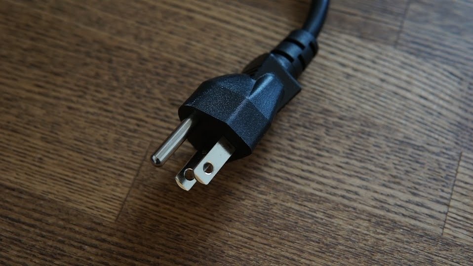 3Dプリンタ(1):Bambu Lab A1 mini初プリント。プラグ変換器が無かっ