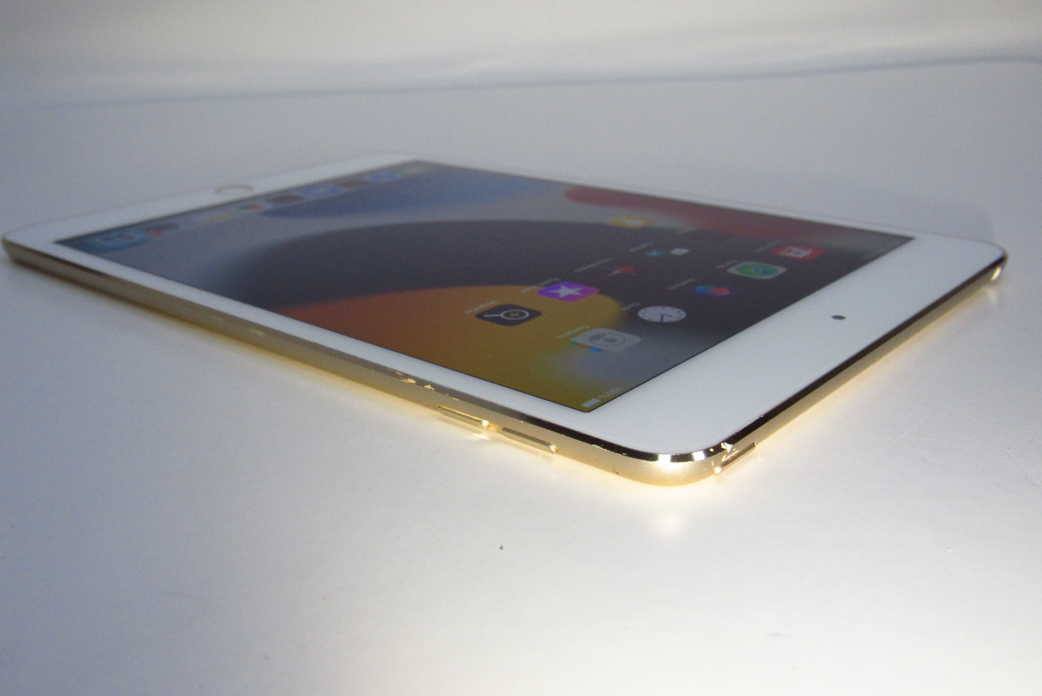 Apple iPad Mini 4 MK9Q2LL/A 128GB 7.9'' Wi-Fi Tablet - Gold