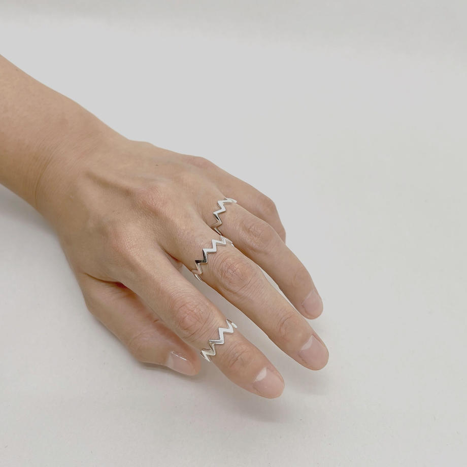 Aquvii（アクビ） | Zig Zag Ring SV925 | 指がちぎれているように