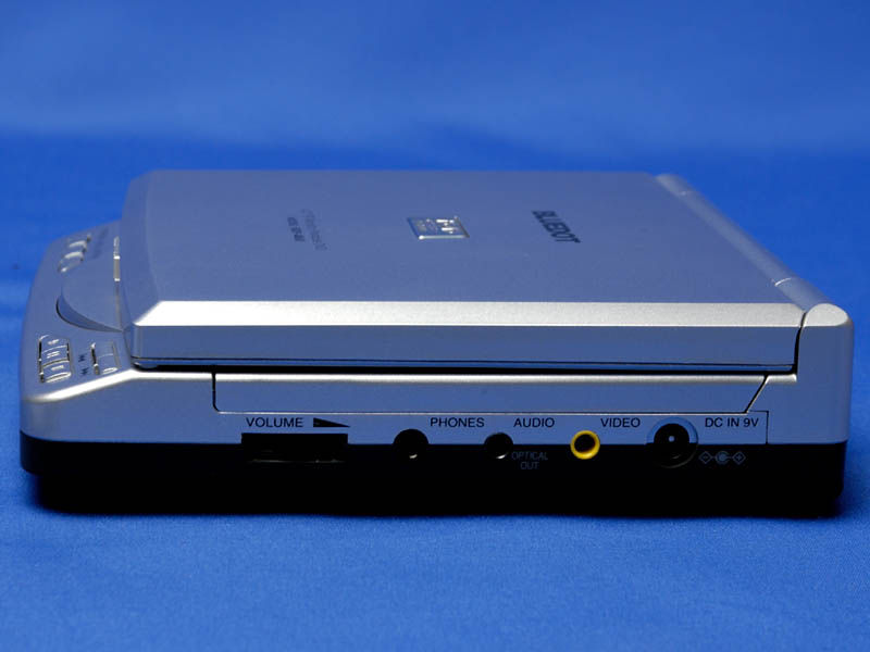 ブルードット、4.2型ワイド液晶搭載ポータブルDVDプレーヤー