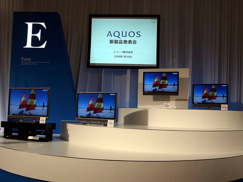 シャープ、コントラストを強化したフル液晶「AQUOS E」