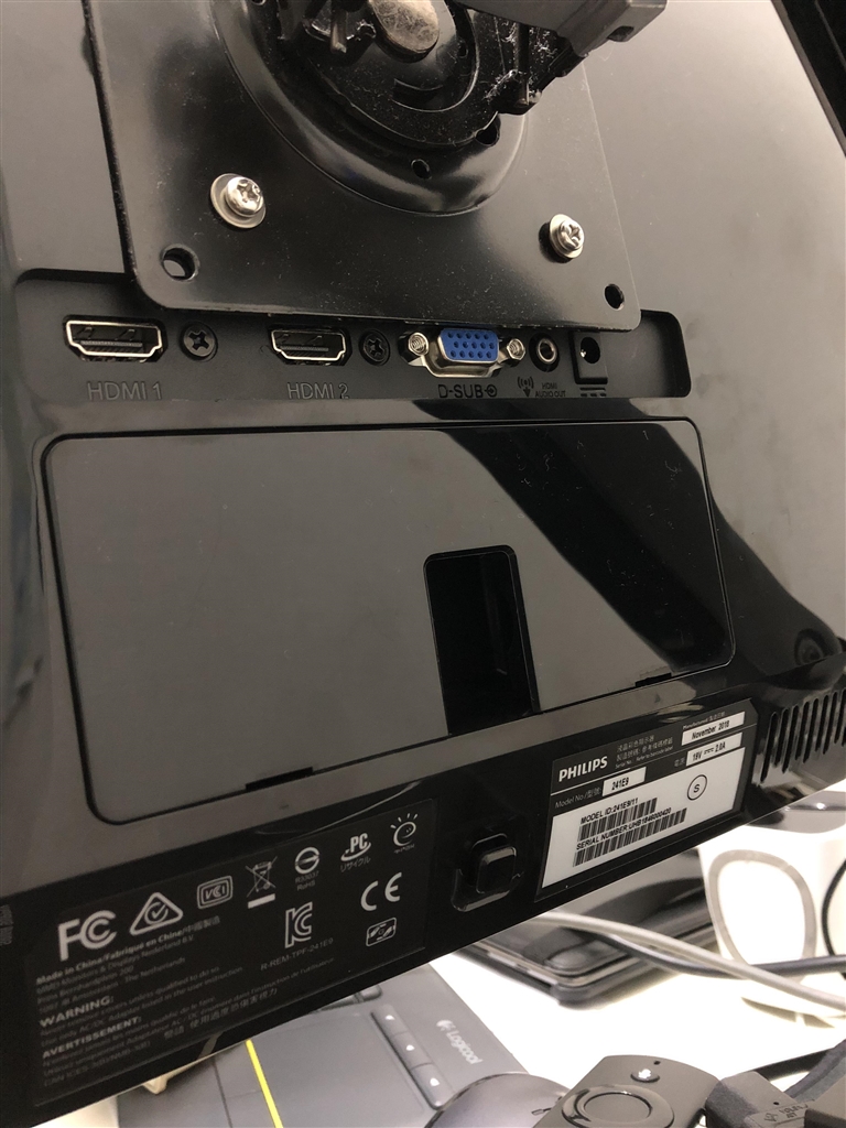 価格.com - 『エルゴトロンのモニタアームを取り付けた後です