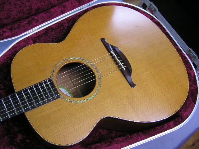 Lowden O-10 – 神戸ギターショップ B-West