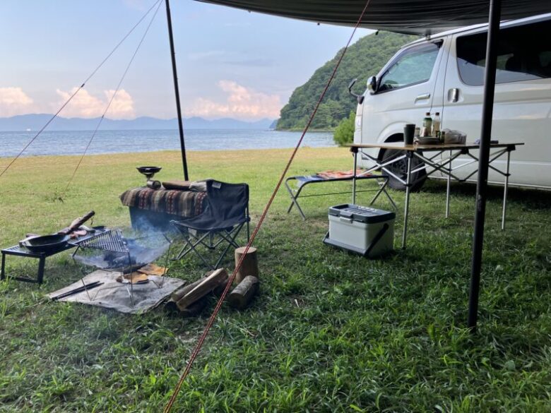 キャンプ車中泊にハイエース！便利グッズで最高のバンライフ！ | bobucamp