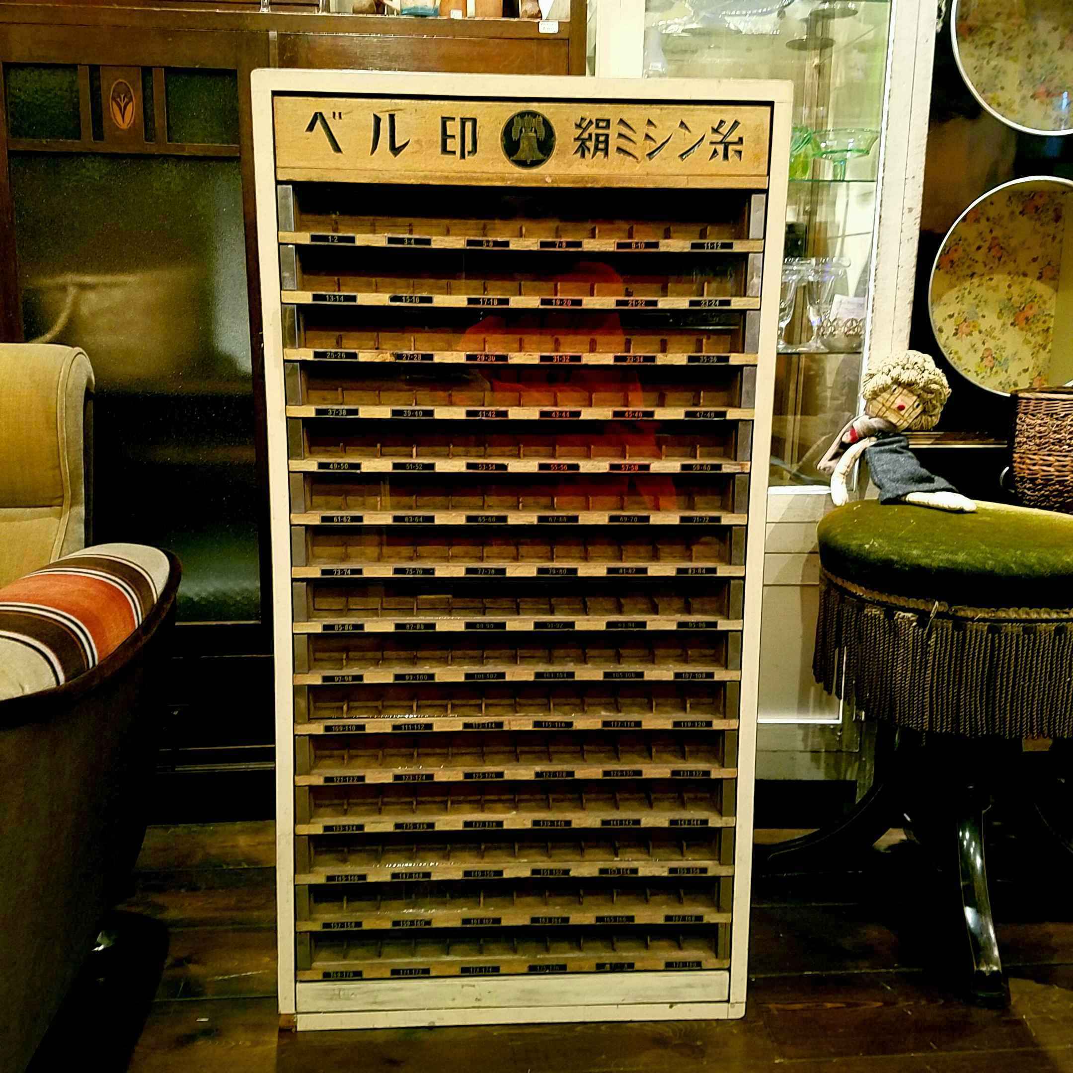 昭和レトロな『ベル印 絹ミシン糸』の木製糸ケース - [Sold Out]過去の