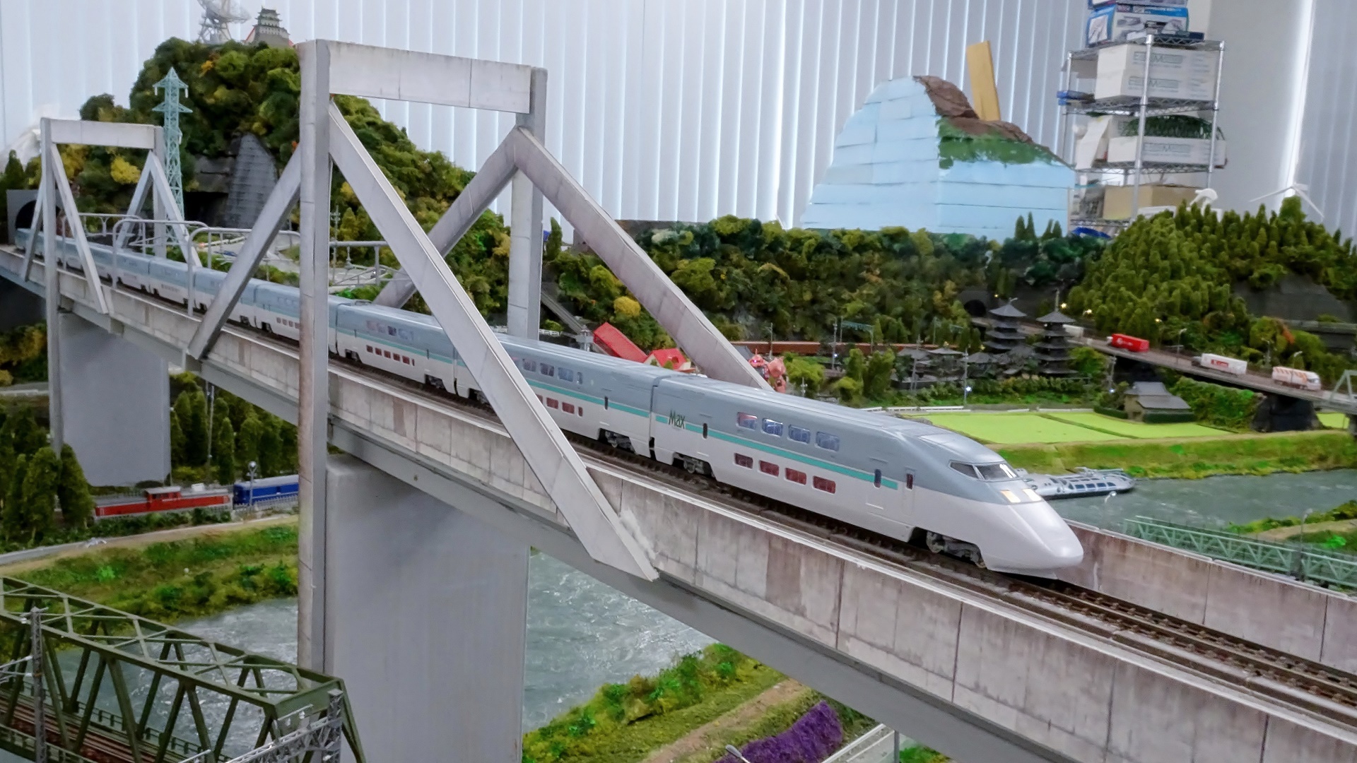 JR E1系東北・上越新幹線MAX・旧塗装 ー夢空間を走る - ビスタ模型鉄道