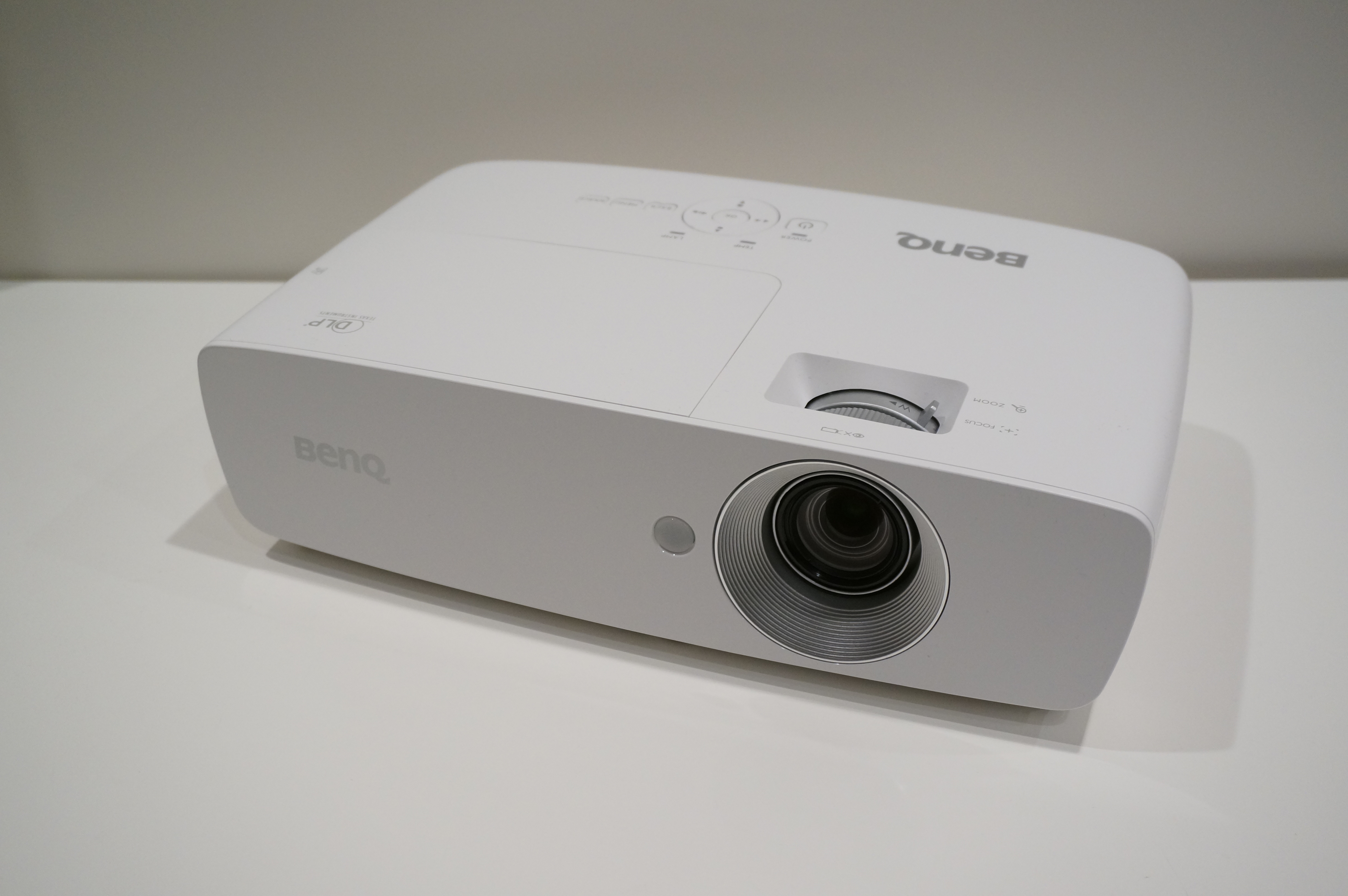 Huluが「映画」になる100インチスクリーンの臨場感。BenQのホーム