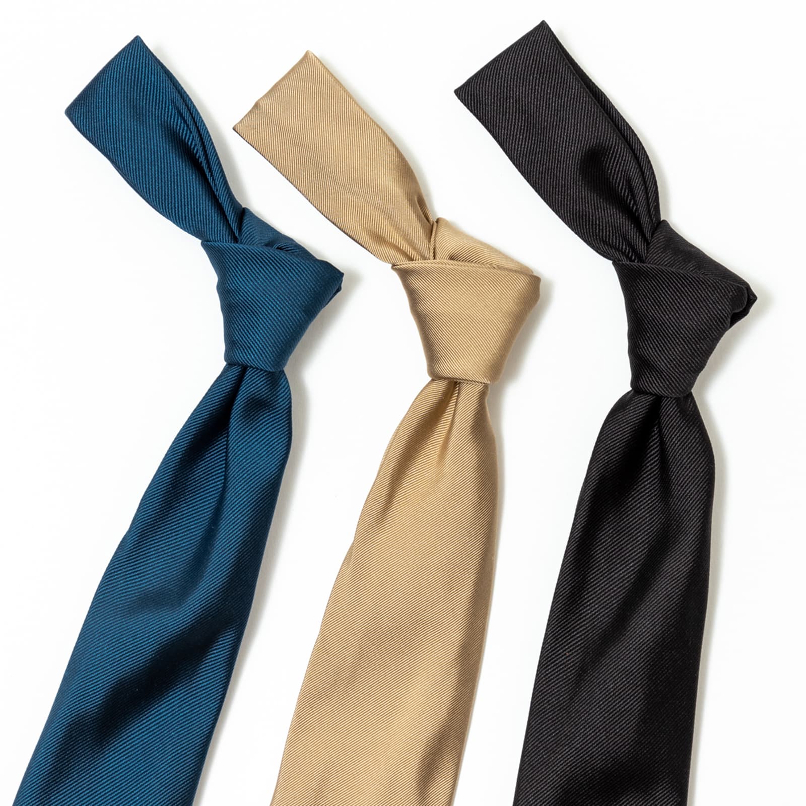 極美品✨】アットヴァンヌッチ ソリッドタイ セッテピエゲ