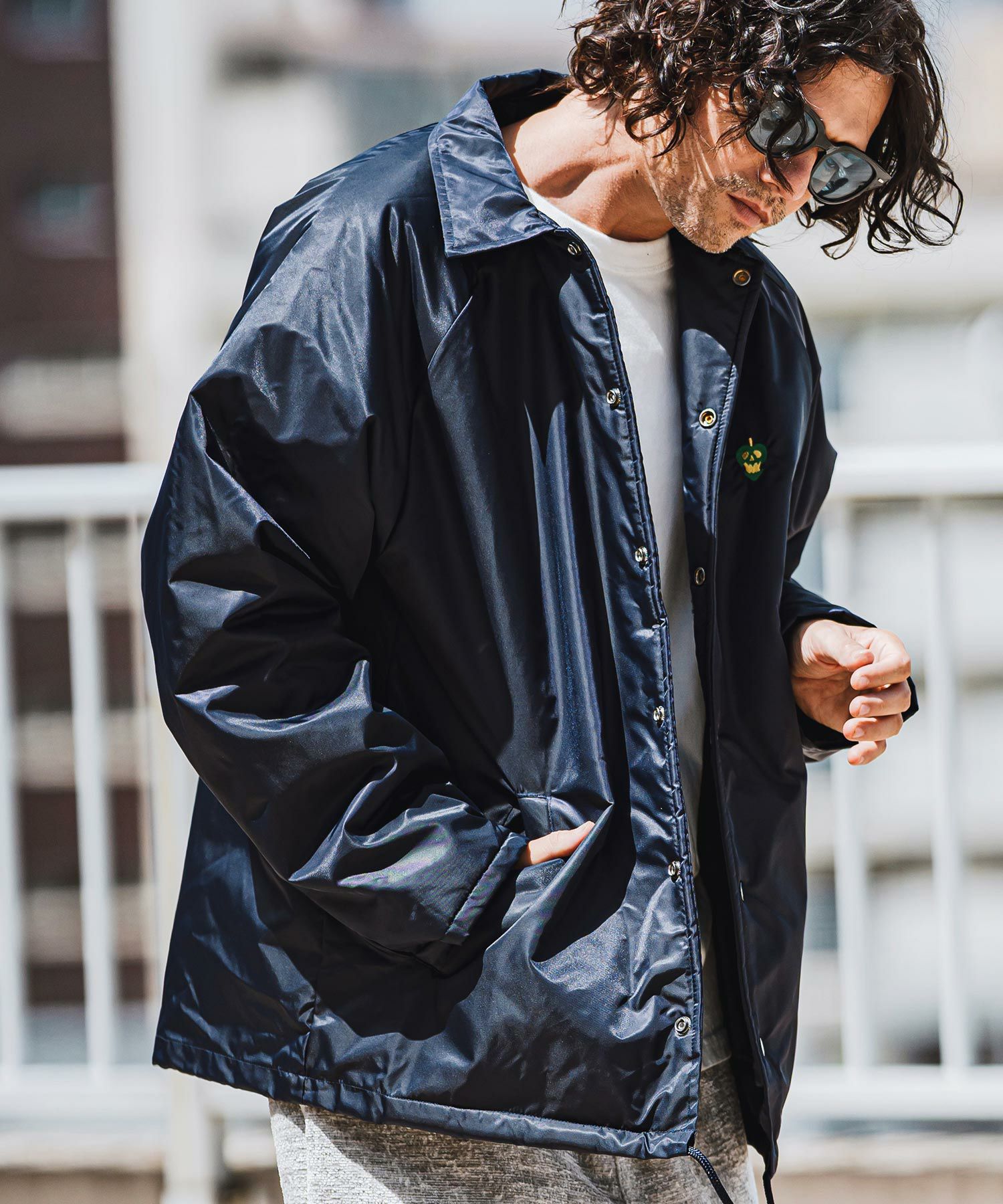 CAMBIO(カンビオ)】Skull×Appleワンポイント刺繍コーチジャケット(CASD