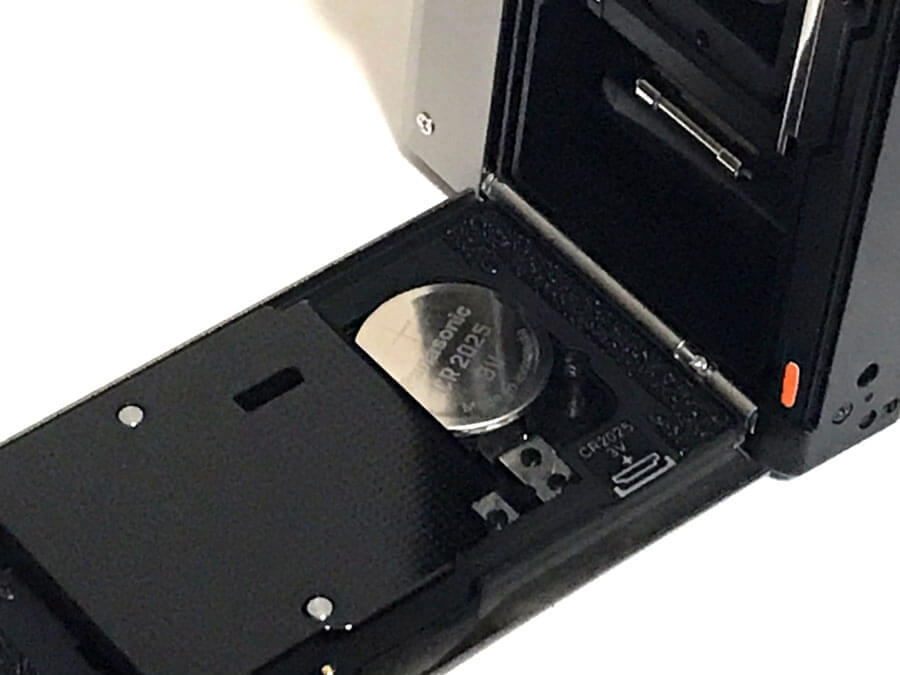 CONTAX T3︎ DATA BACKの電池の入れ方、着脱方法まとめ