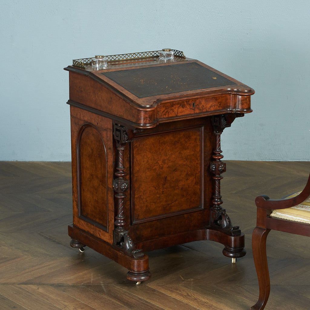 ヴィクトリアン様式 – camori ヴィンテージ家具・北欧インテリアの通販