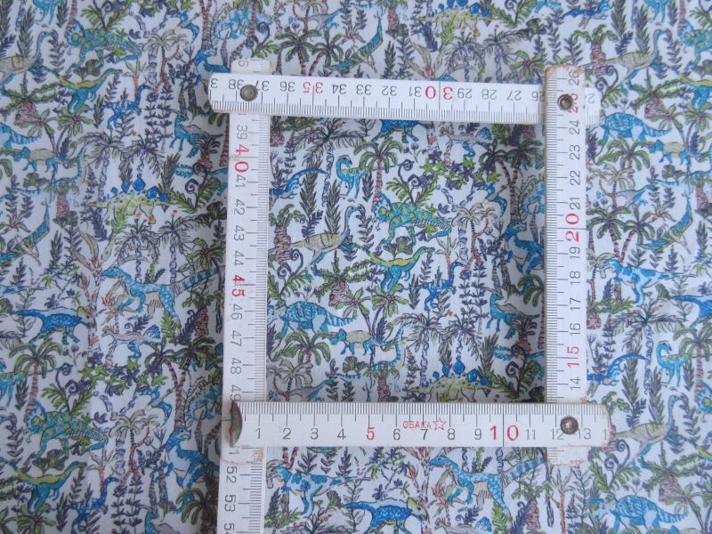 リバティプリント生地・Rumble and Roar(ランブル・アンド・ロアー