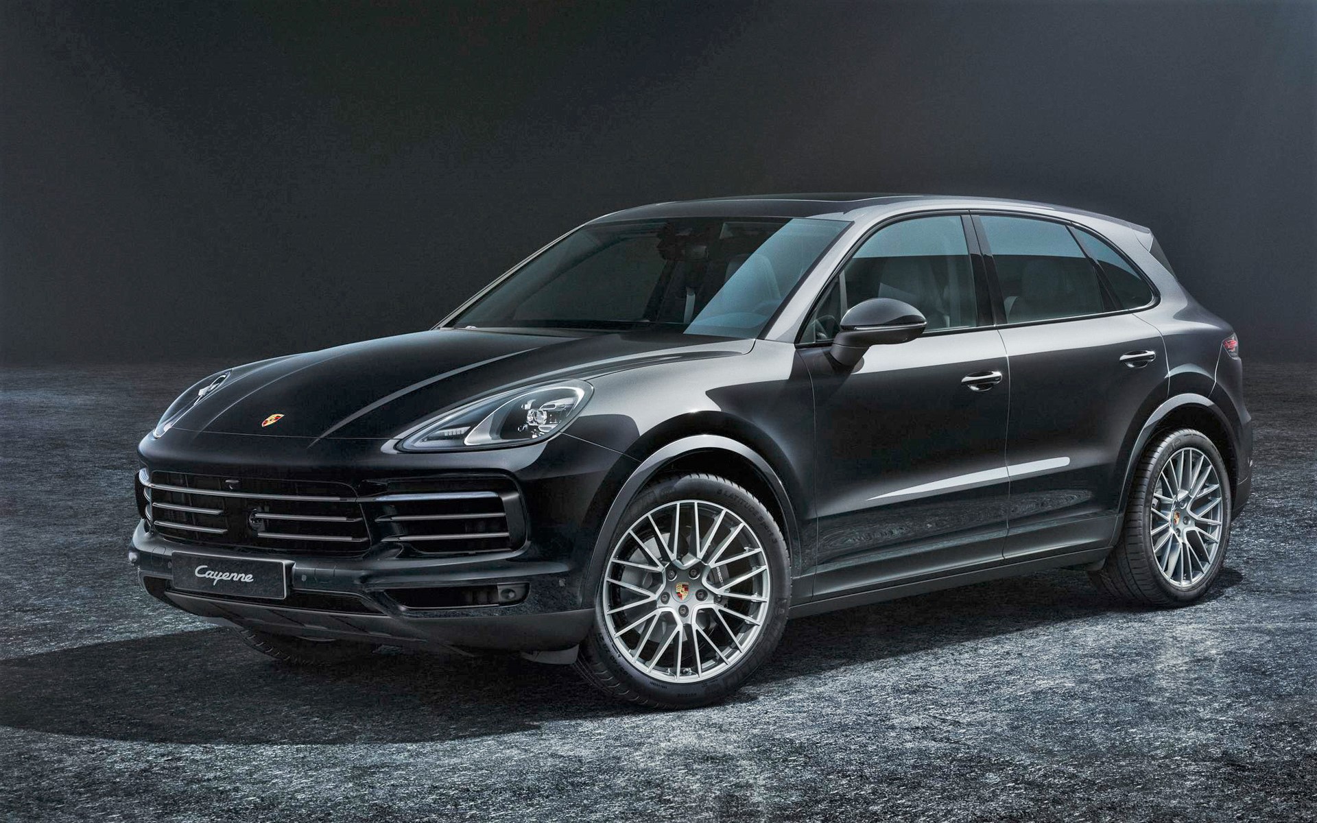 ポルシェ、「カイエン」にサテンプラチナ塗装のディテールを追加した