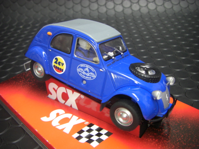 SCX 1/32 ｽﾛｯﾄｶｰ 64880◇CITROEN 2CV Sahara Club Graz 4X4 ライト点灯
