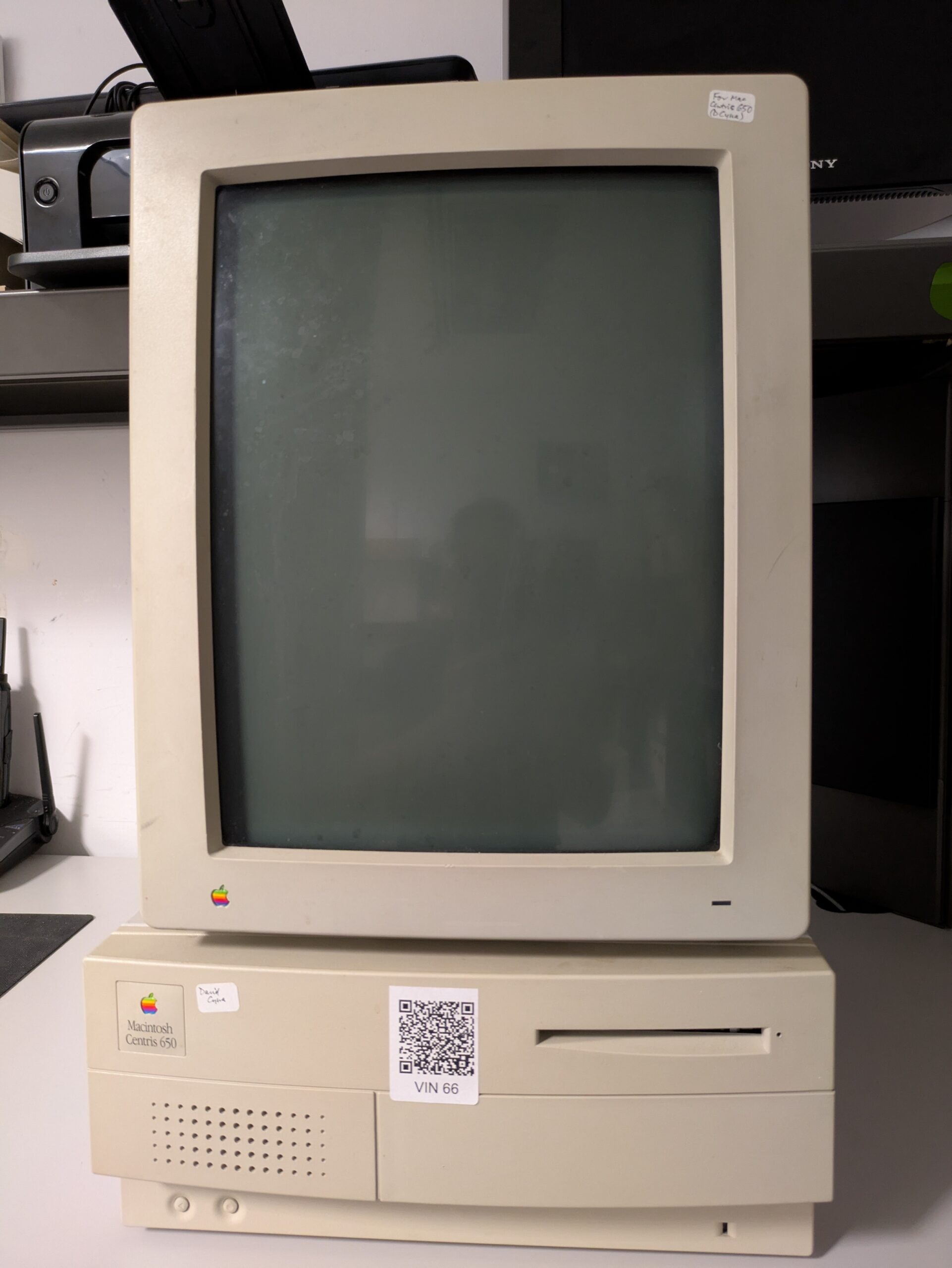 Apple Macintosh Centris 650 - School of Computer Science