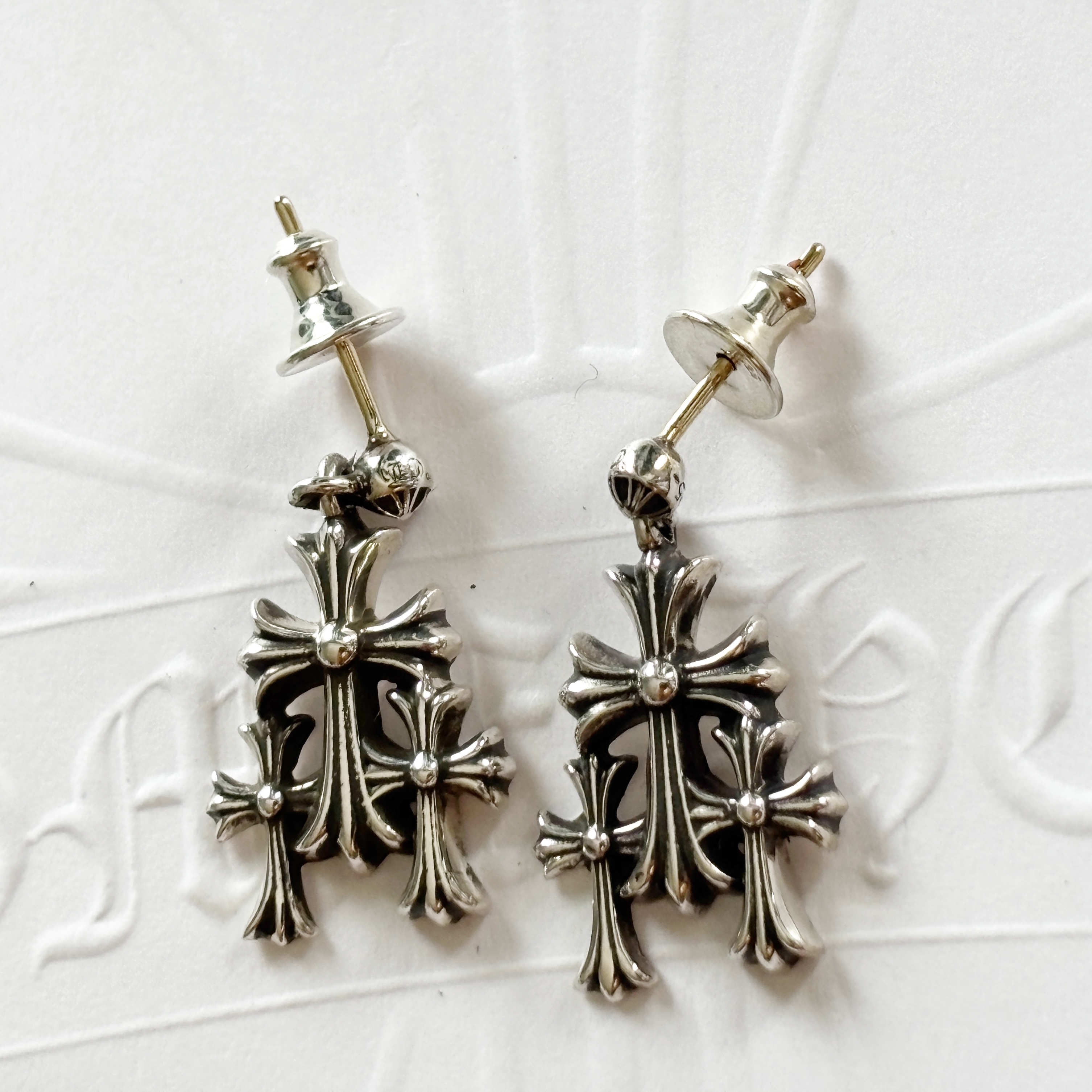 ☆クロムハーツ☆超厳選☆セレブも愛用☆洗練されたクロスピアス