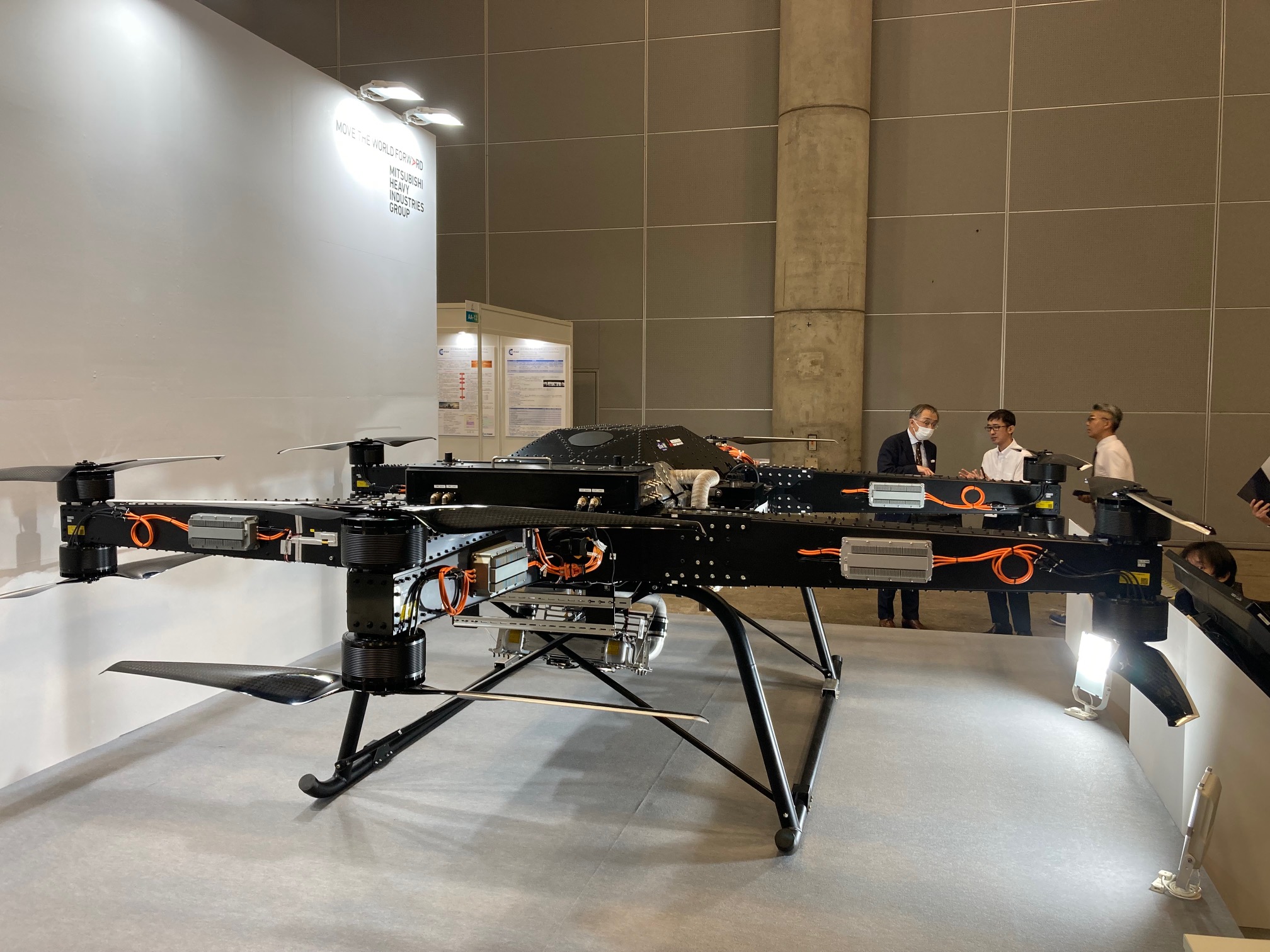 三菱重工「空飛ぶ軽トラ」、実機公開 200kg・200km目指す | 日経クロス