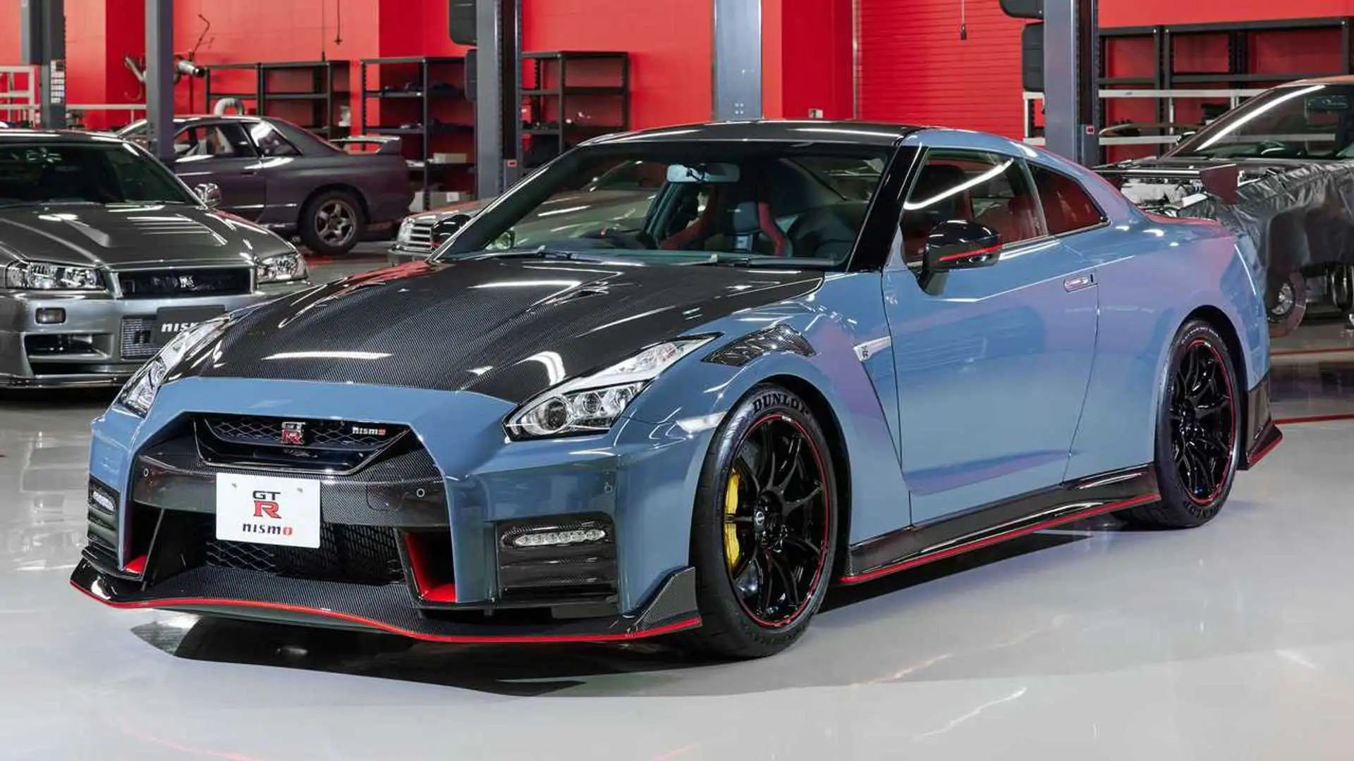 Nissan GT-R Nismo Special Edition Brings Exposed Carbon Fiber Hood
