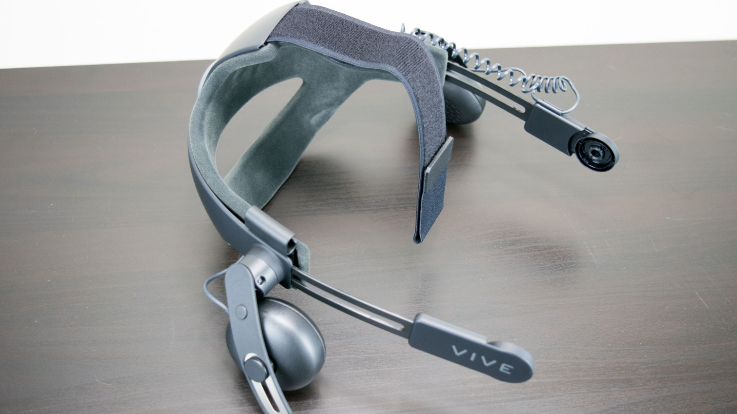 Strap In Tight With The Vive Deluxe Audio Head Strap (Hands On