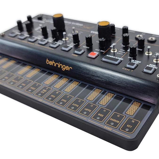 ベースエフェクター4点セットTECH21 BOSS KORG BEHRINGER ベース