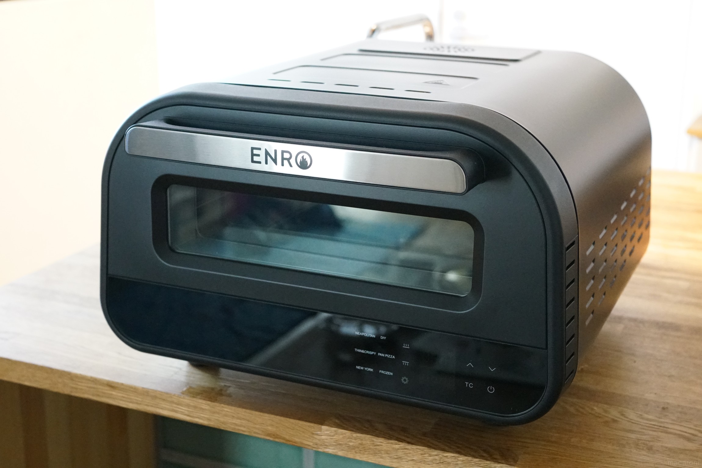 キッチンで使えるピザ窯。ENRO（エンロ）「電気式窯焼名人」が感動的