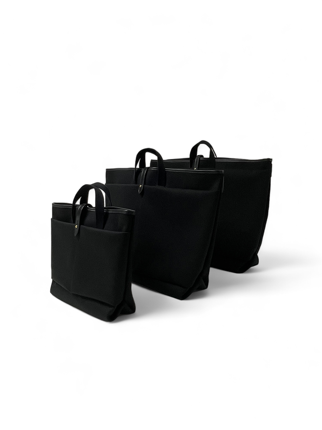 This is a(n) の人気バッグ『Base Tote』をBradyが生産したスペシャル