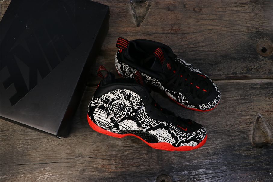 ナイキ エアフォームポジットワン スネークスキン【5/25発売