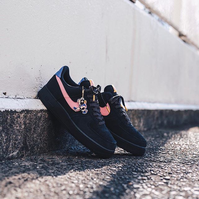 スニダンで購入可】NIKE AIR FORCE 1 '07 LV8 2 