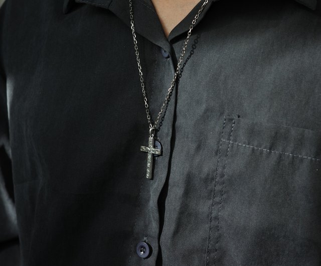 ハンマードテクスチャ 925スターリングシルバー製クロスネックレス