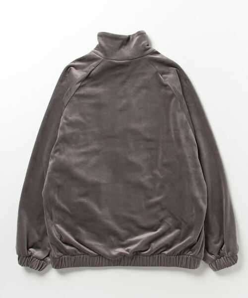 adidas（アディダス）の「ベルベット オーバーサイズ トラックトップ